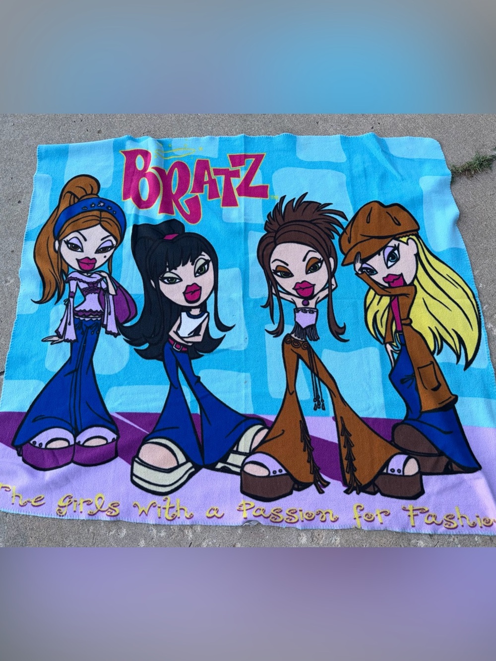 2003 Y2K vintage BRATZ fashion dolls Graphic light weight fleece blanket throw
